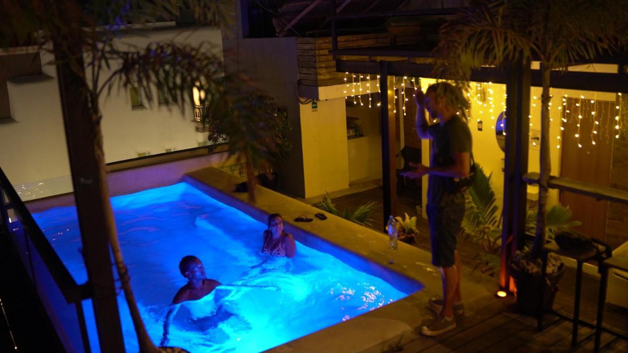 Maui Hostels Playa Del Carmen Bagian luar foto